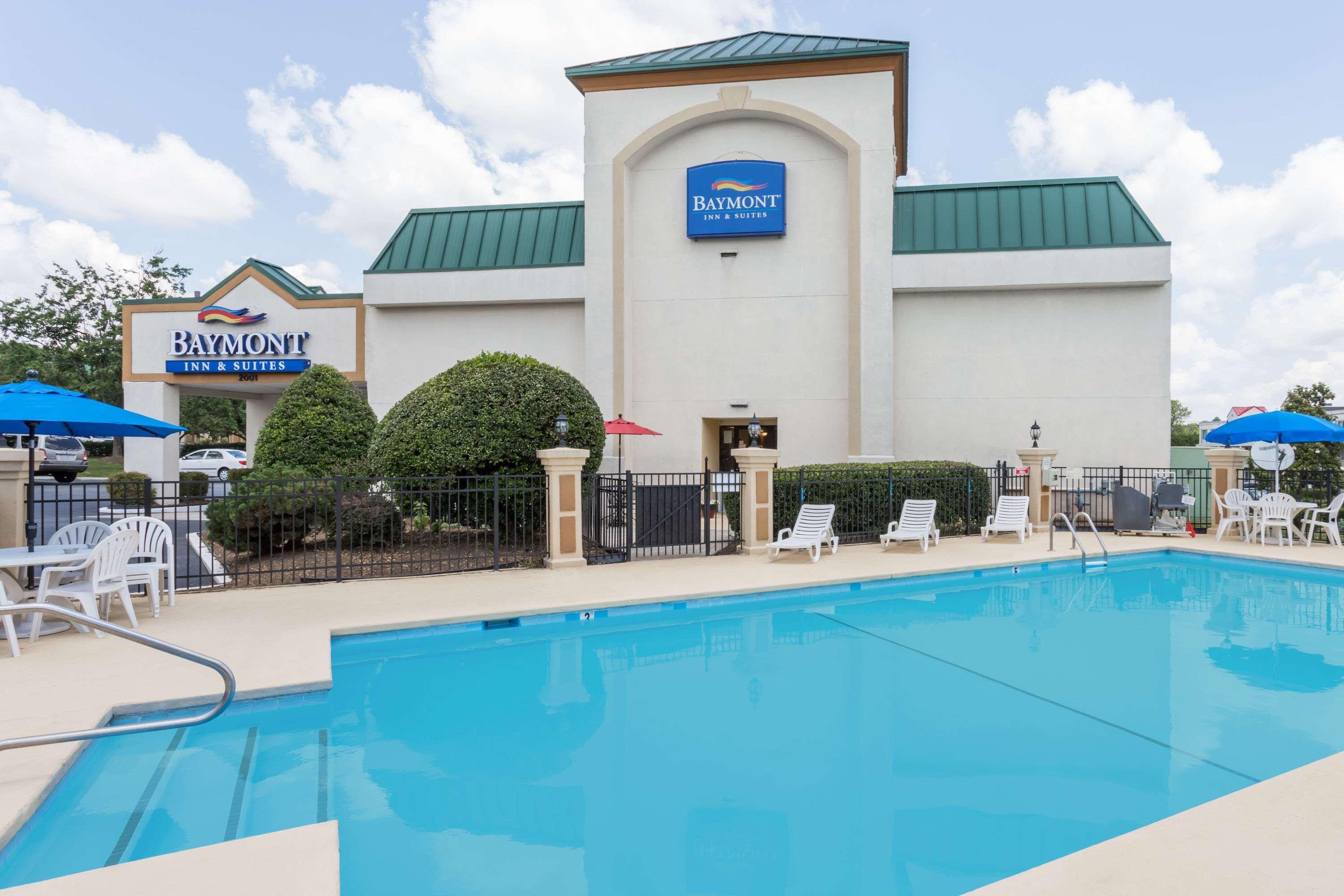 Baymont By Wyndham Greensboro/Coliseum Exteriör bild
