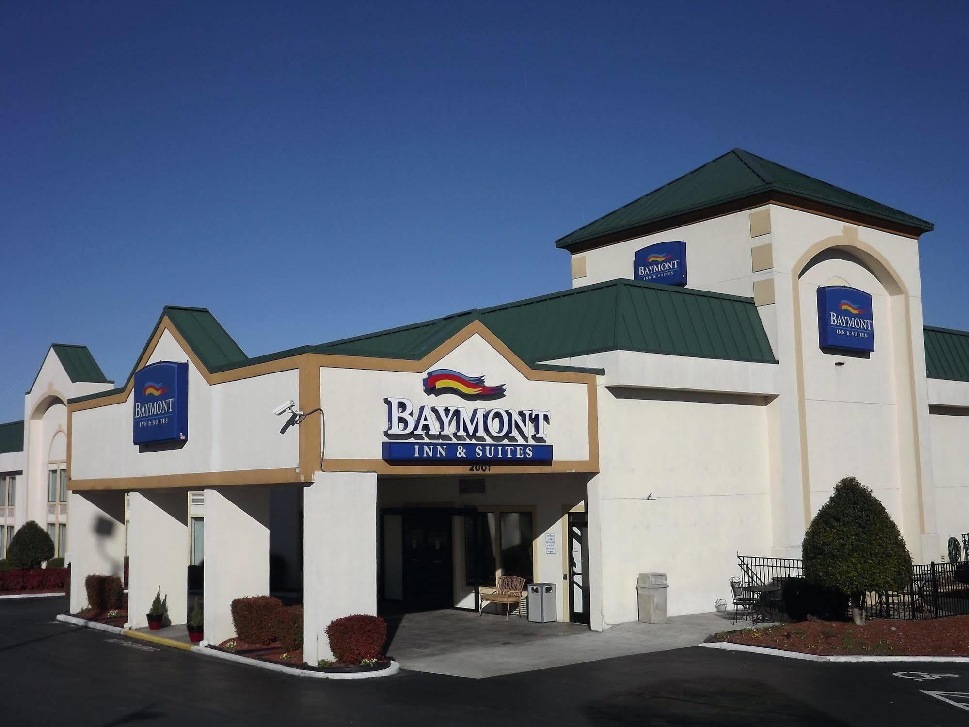 Baymont By Wyndham Greensboro/Coliseum Exteriör bild